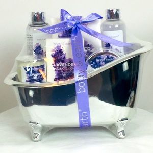 Body & Earth Lavender Bath Gift Set NWT